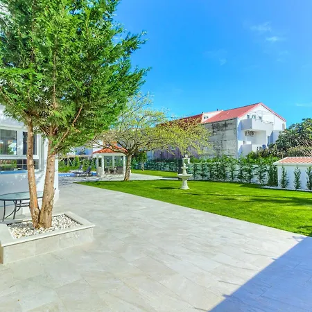 Villa Danica With Heated Pool And Jacuzzi Kastela Exterior photo