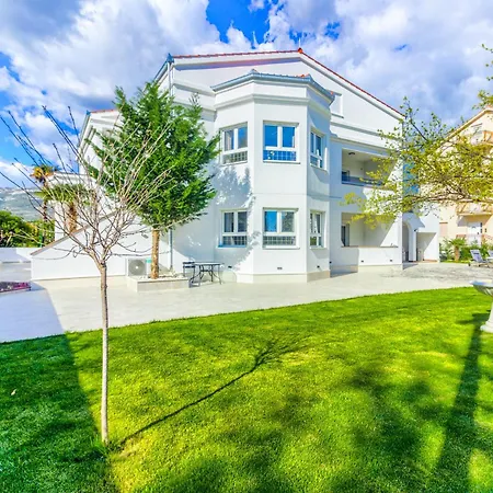 Villa Danica With Heated Pool And Jacuzzi Kastela Exterior photo