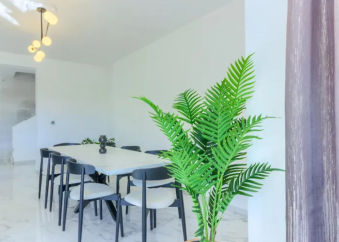 Villa Danica With Heated Pool And Jacuzzi