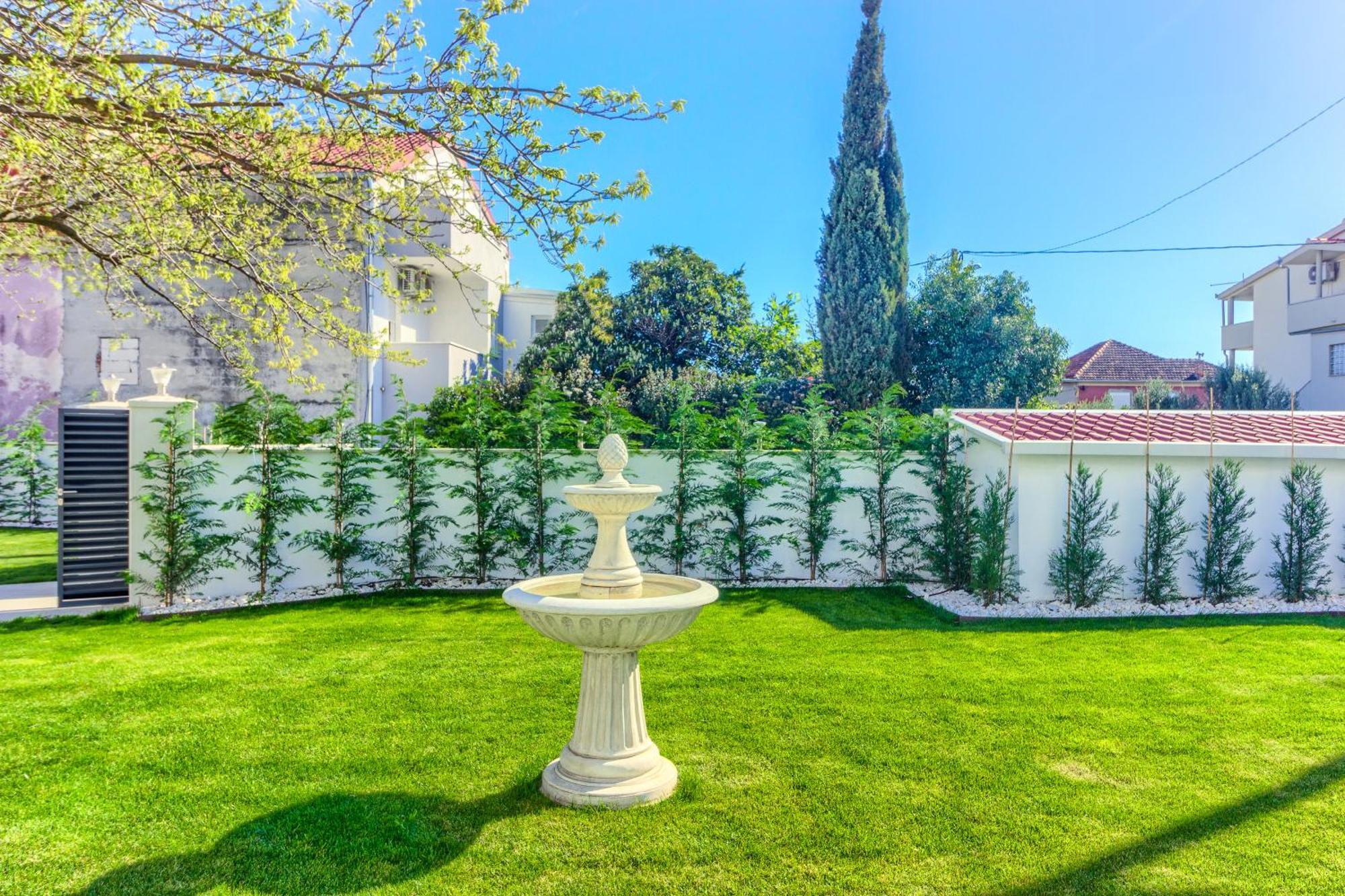 Villa Danica With Heated Pool And Jacuzzi