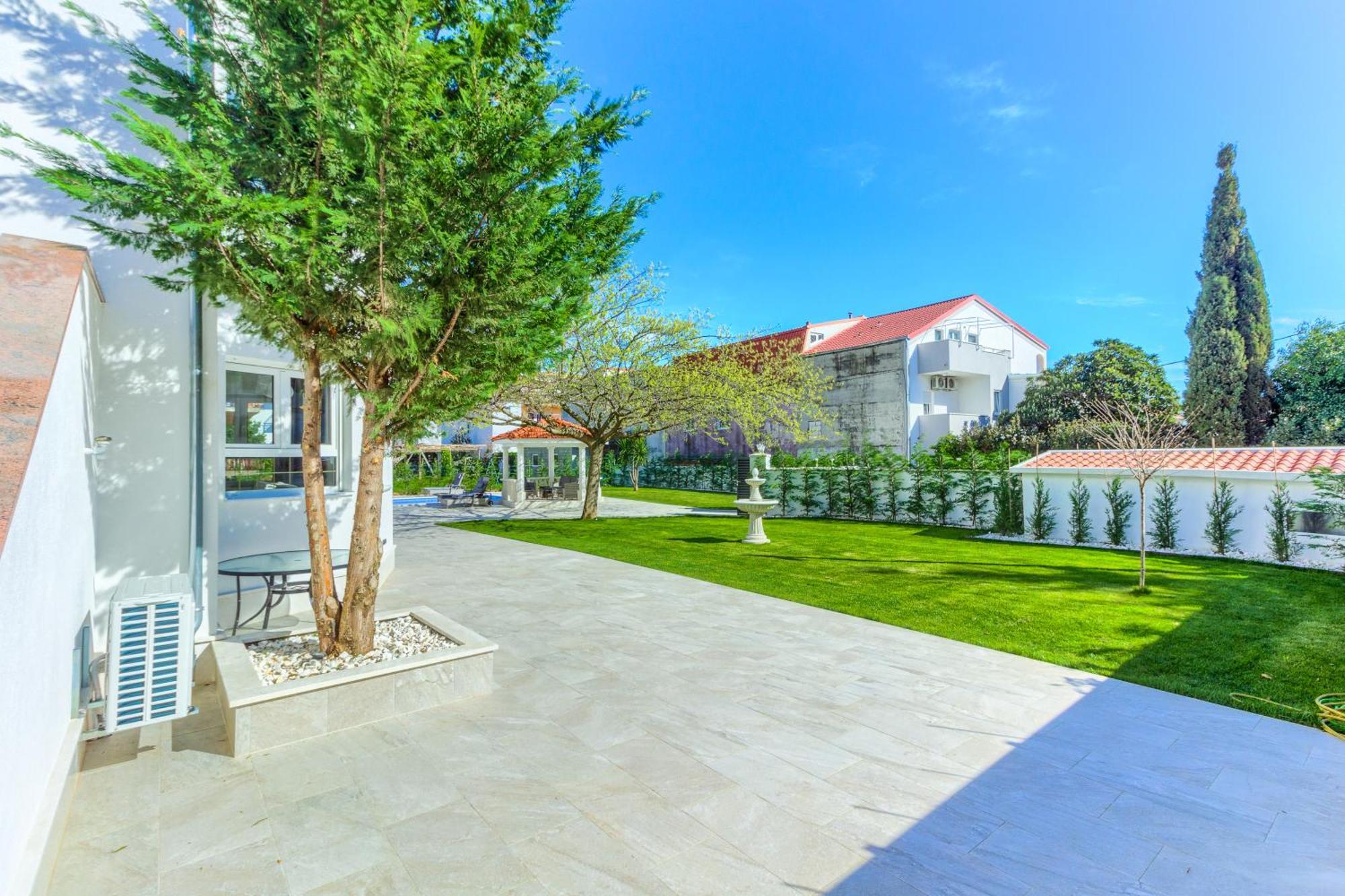 Danica With Heated Pool And Jacuzzi * Kastela