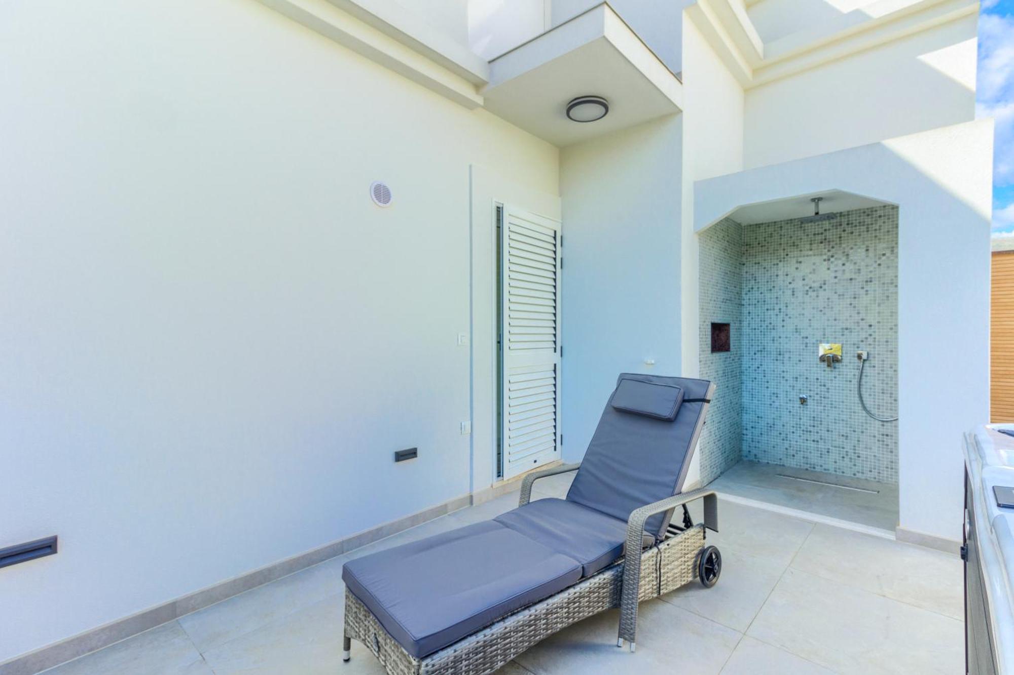 Danica With Heated Pool And Jacuzzi Villa