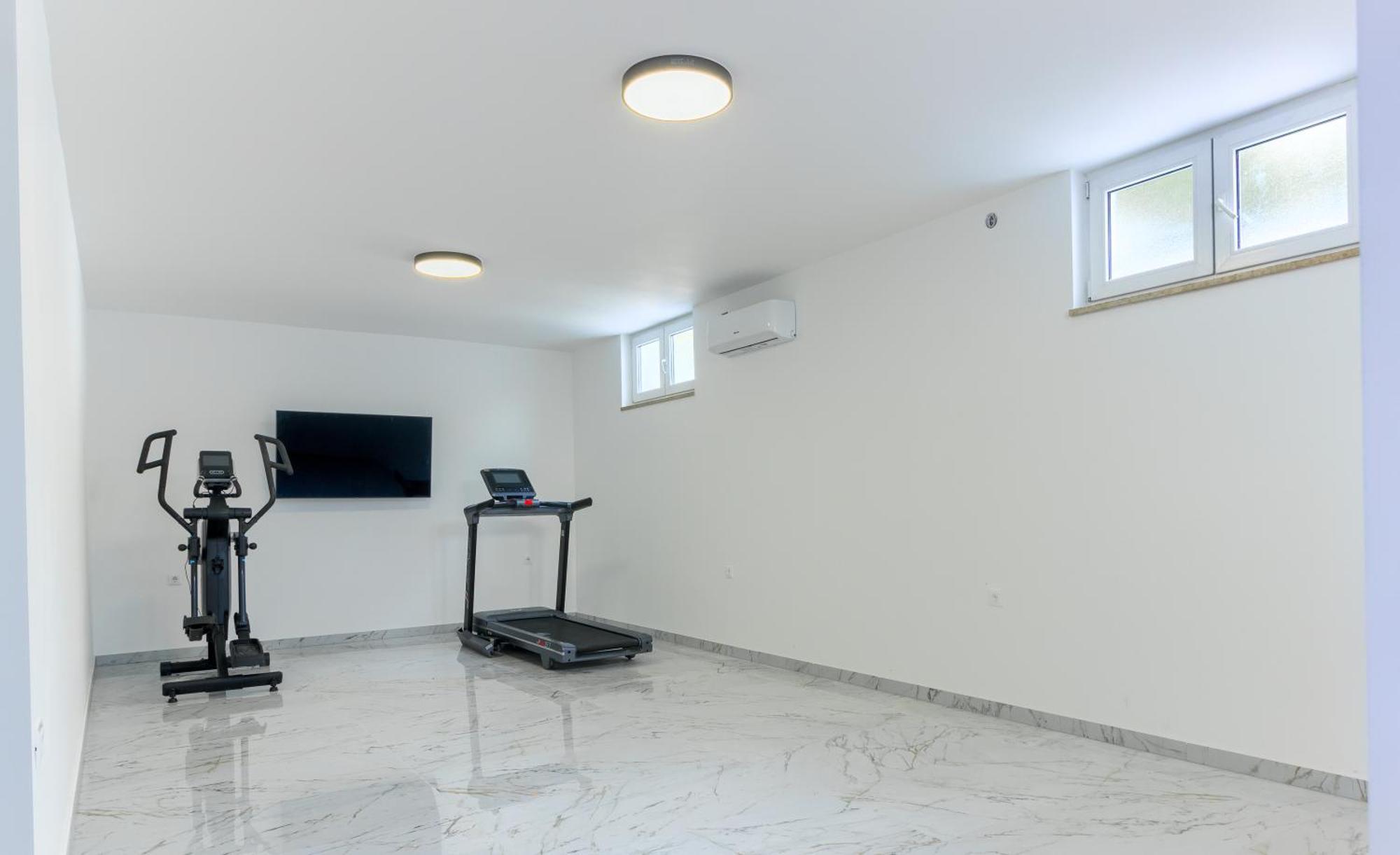 Danica With Heated Pool And Jacuzzi Villa Kastela