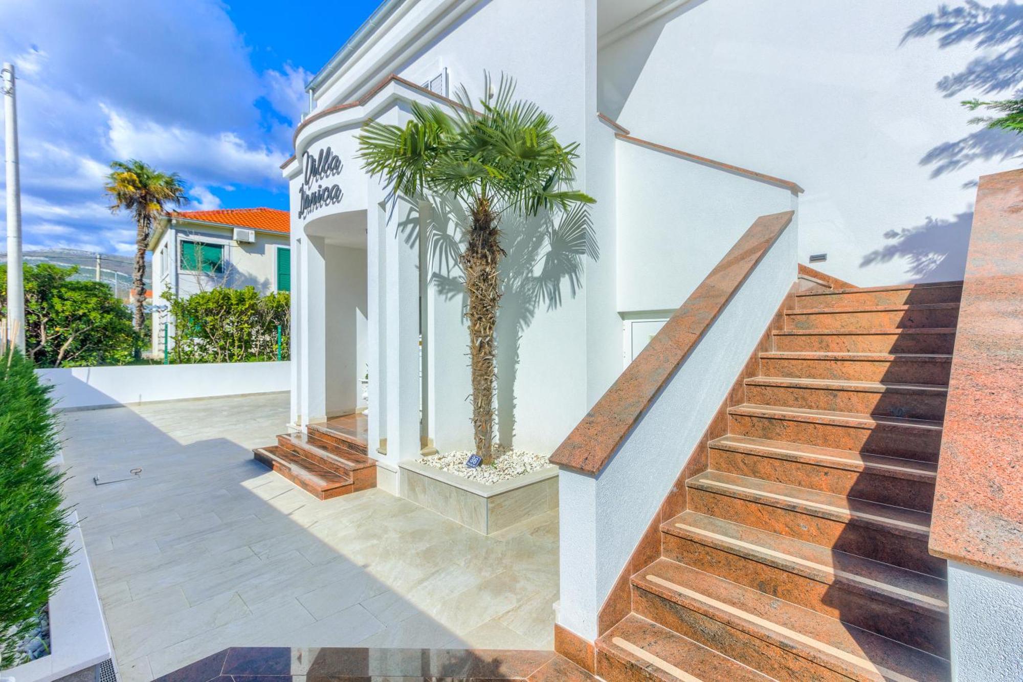 Danica With Heated Pool And Jacuzzi Villa Kastela