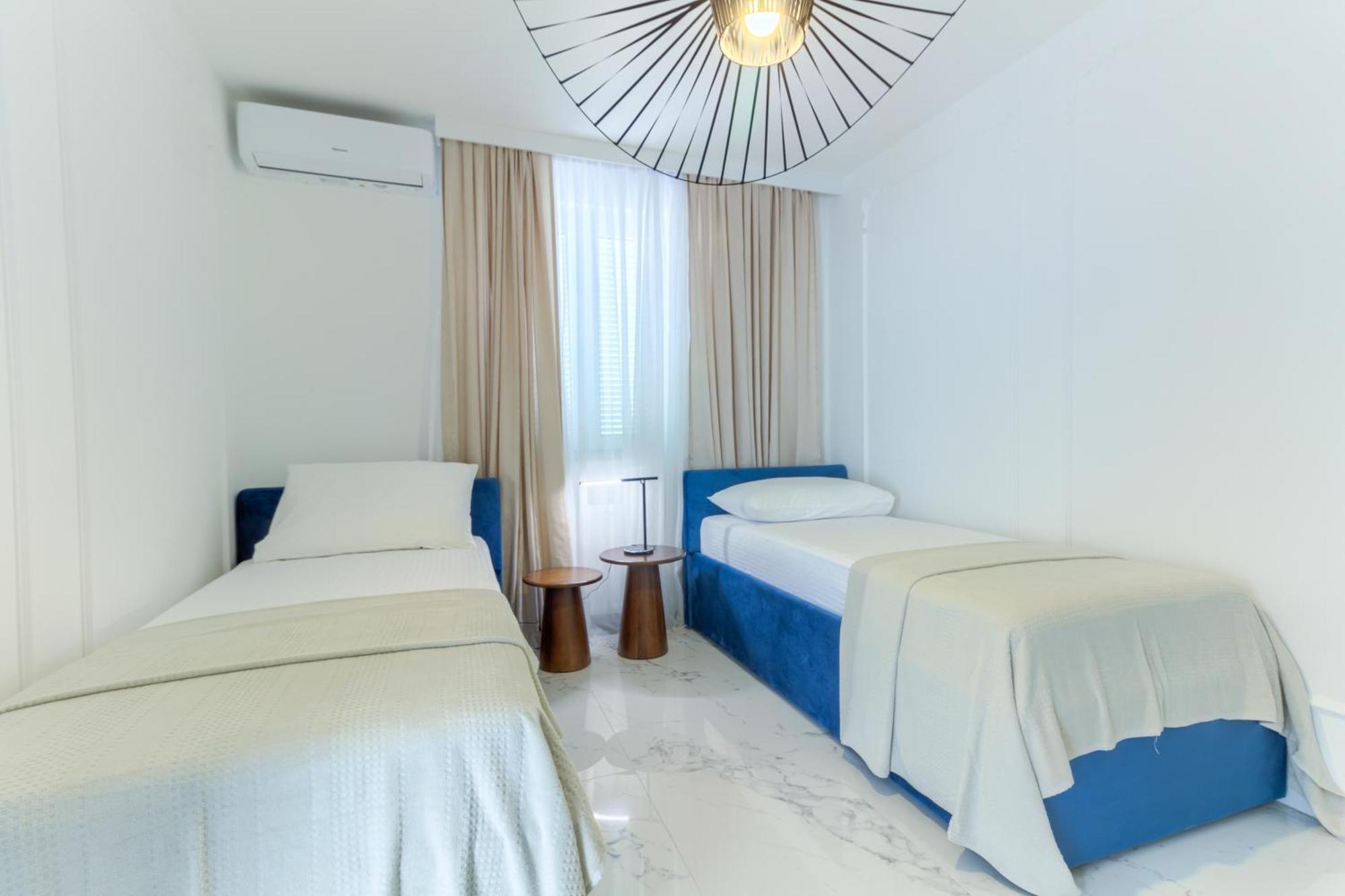 Villa Danica With Heated Pool And Jacuzzi *