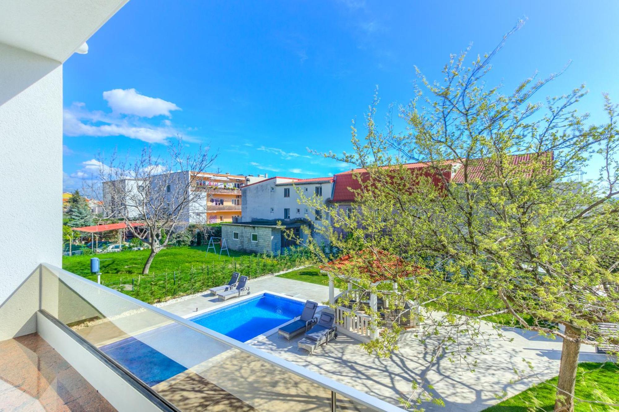 Villa Danica With Heated Pool And Jacuzzi