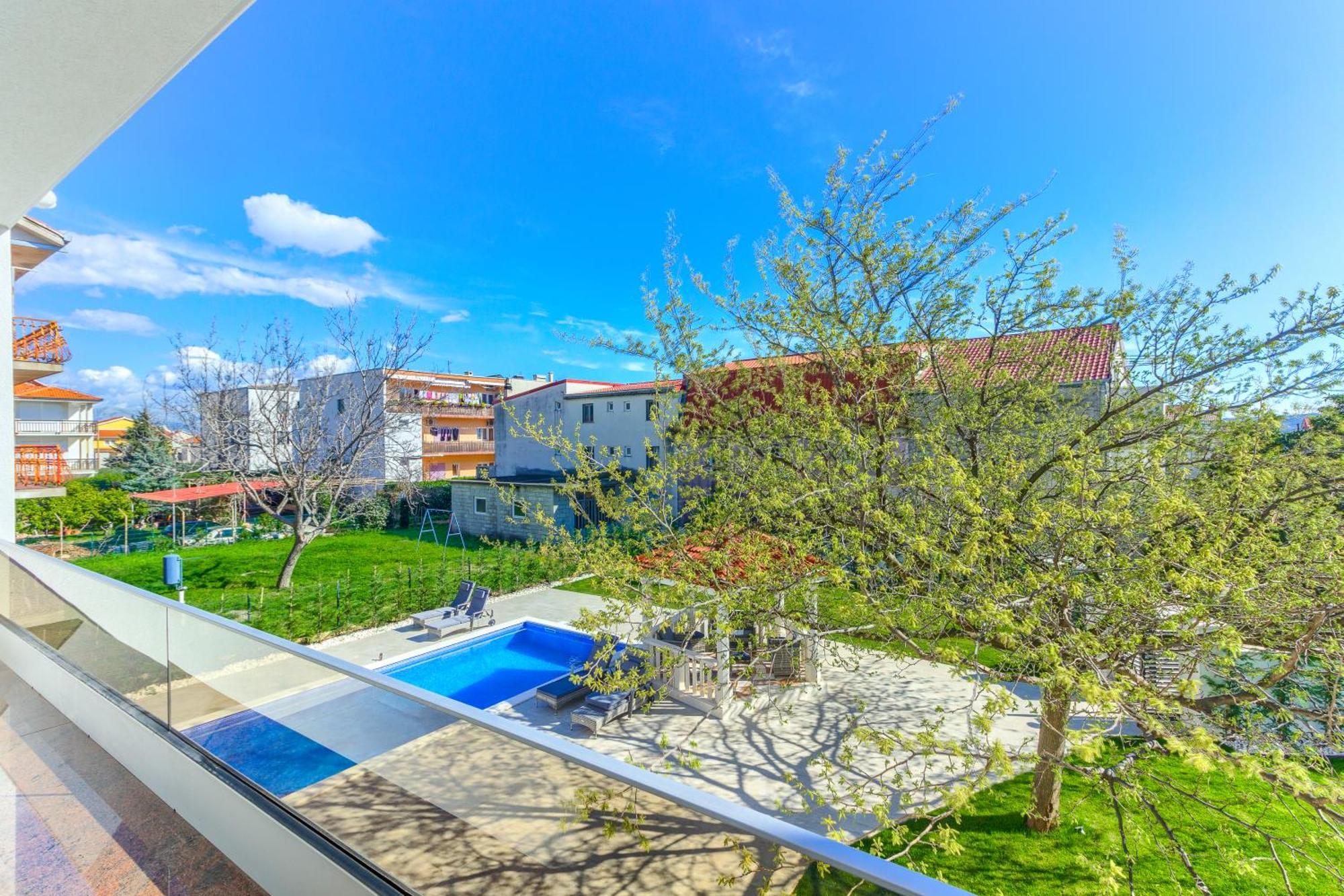 Danica With Heated Pool And Jacuzzi Kastela