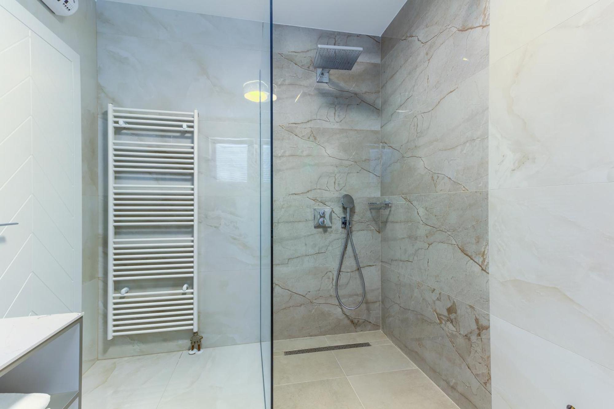 Danica With Heated Pool And Jacuzzi * Kastela