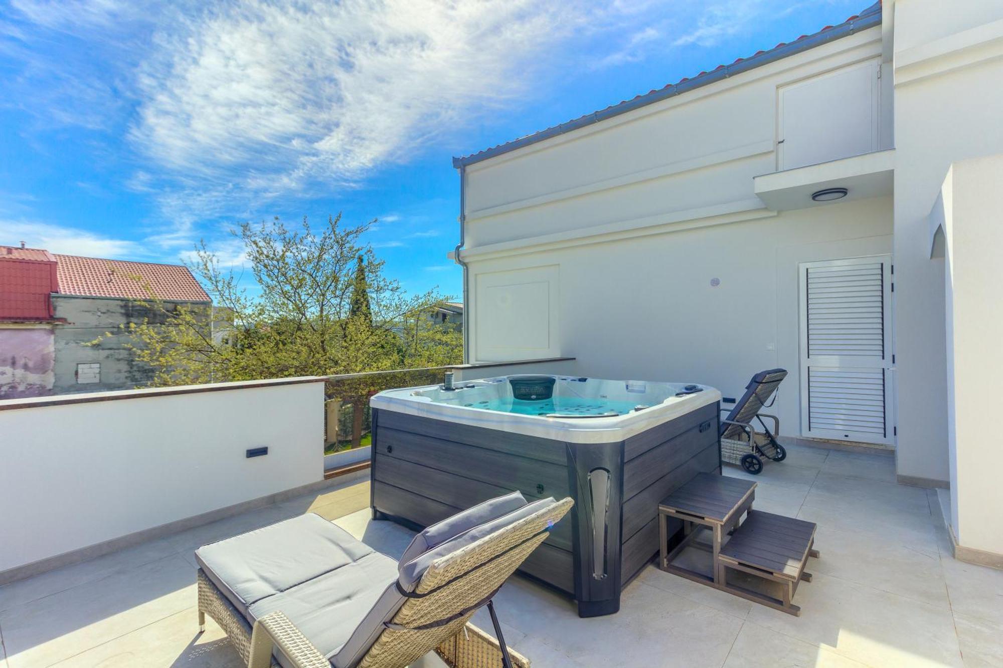 Danica With Heated Pool And Jacuzzi * Kastela