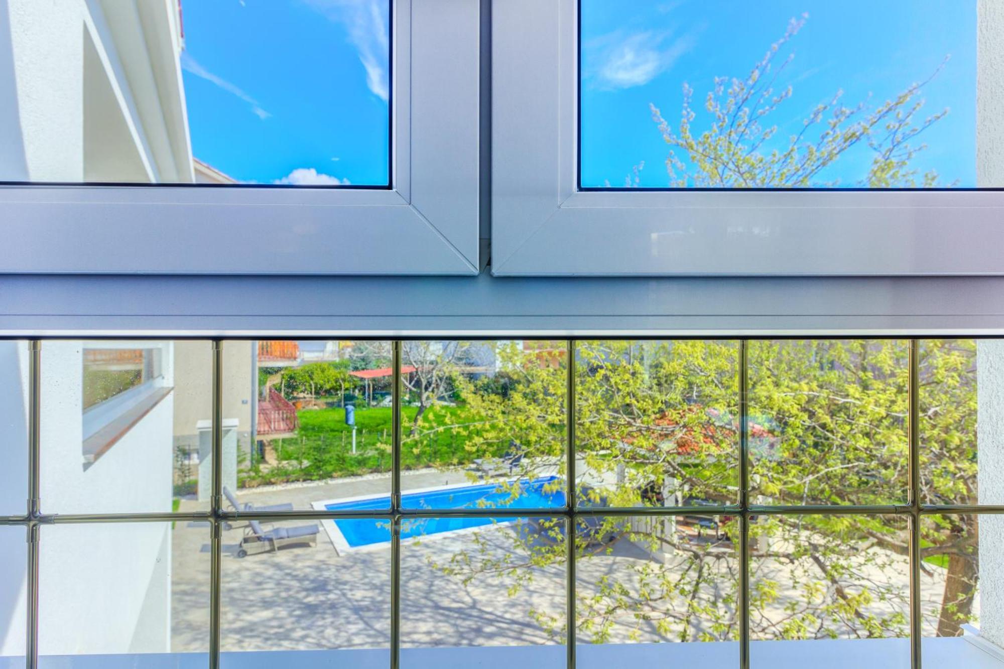 Villa Danica With Heated Pool And Jacuzzi *