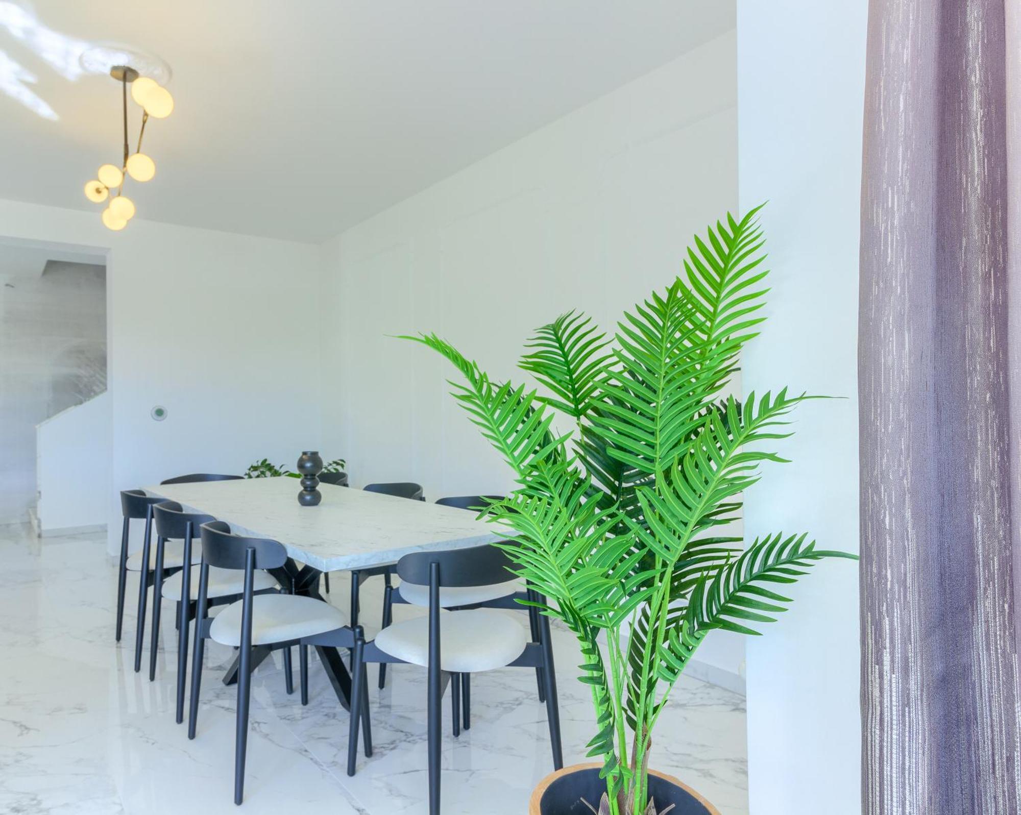 Danica With Heated Pool And Jacuzzi Villa *