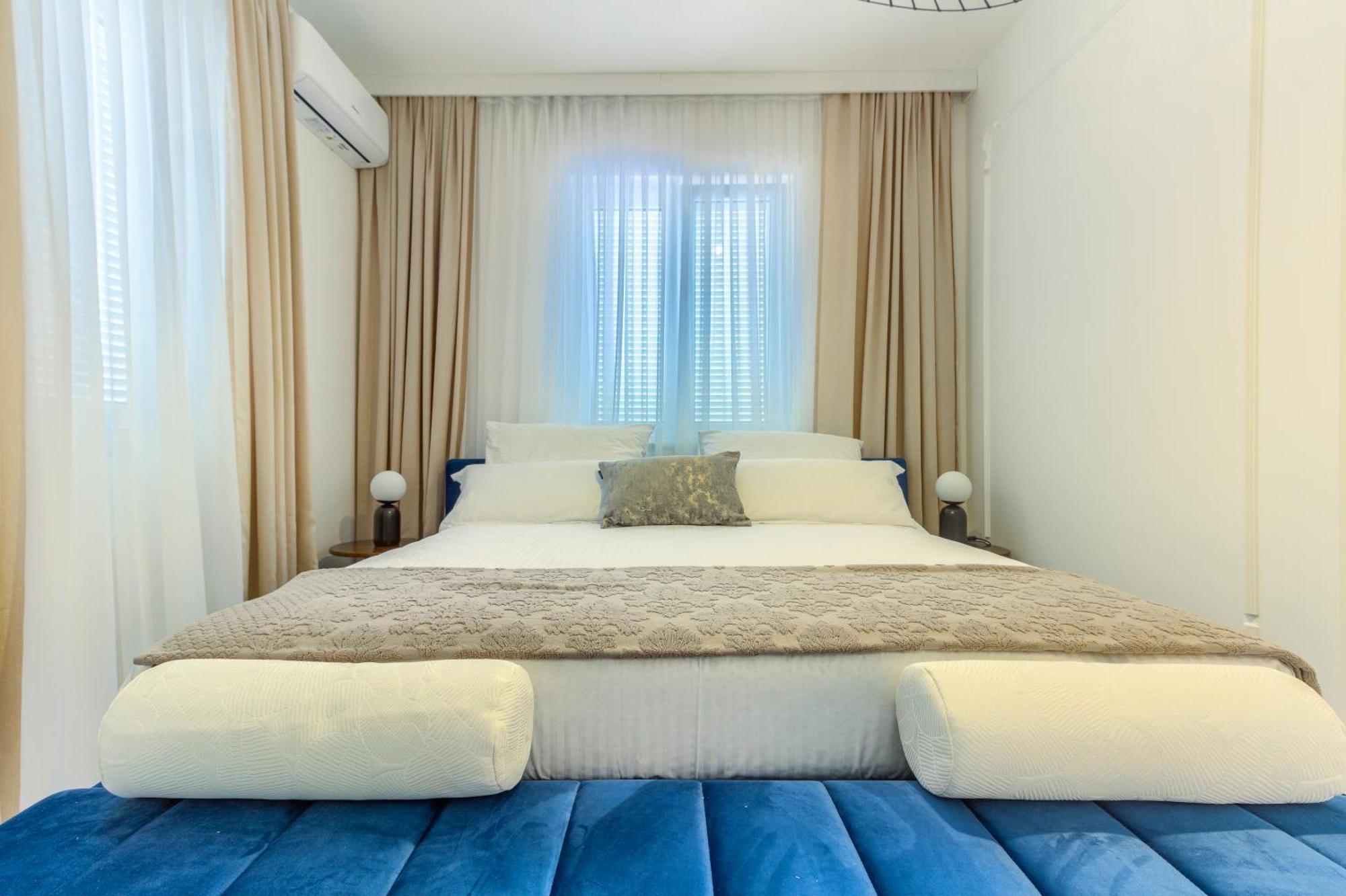 Danica With Heated Pool And Jacuzzi Villa Kastela
