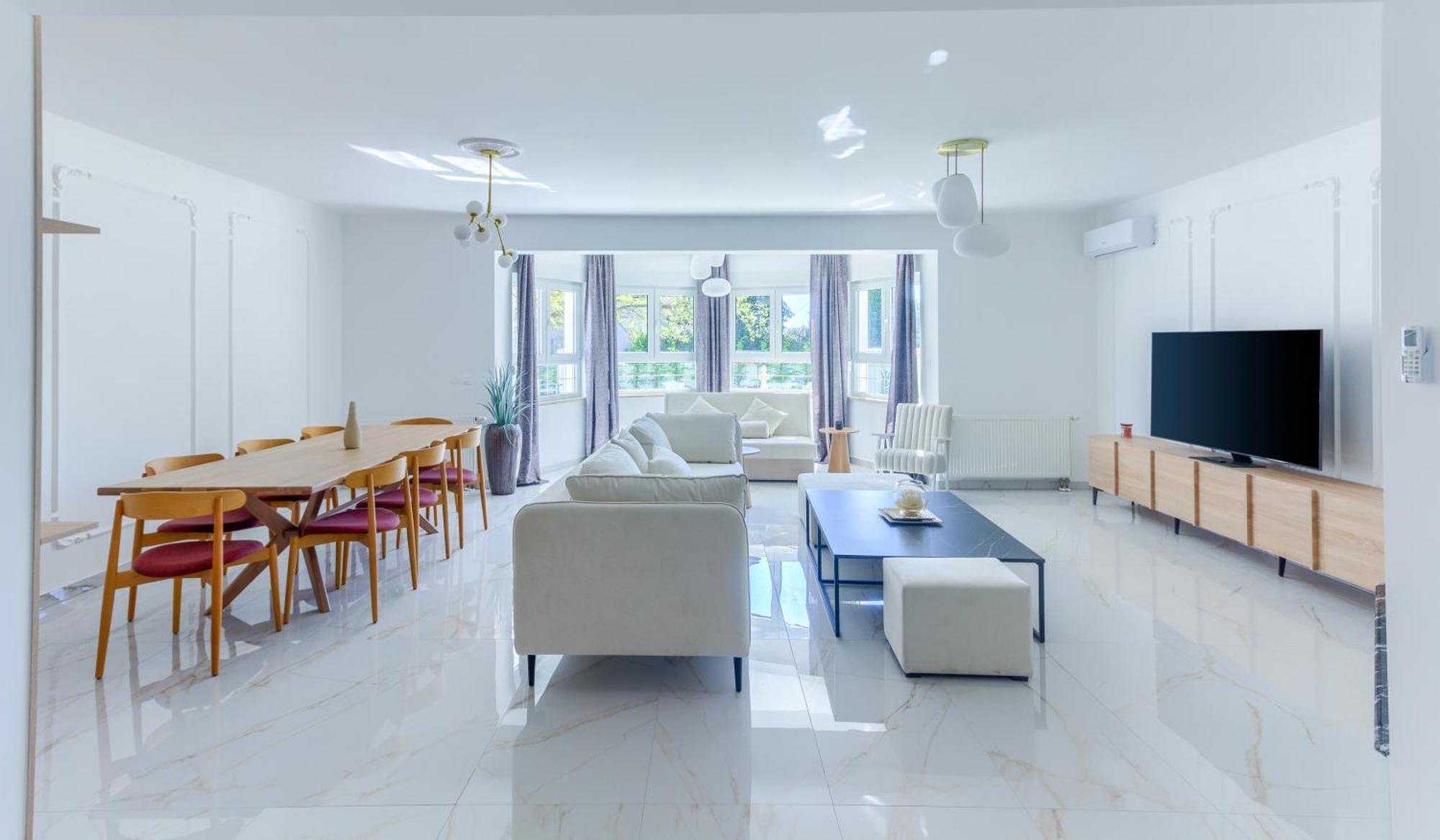 Villa Danica With Heated Pool And Jacuzzi