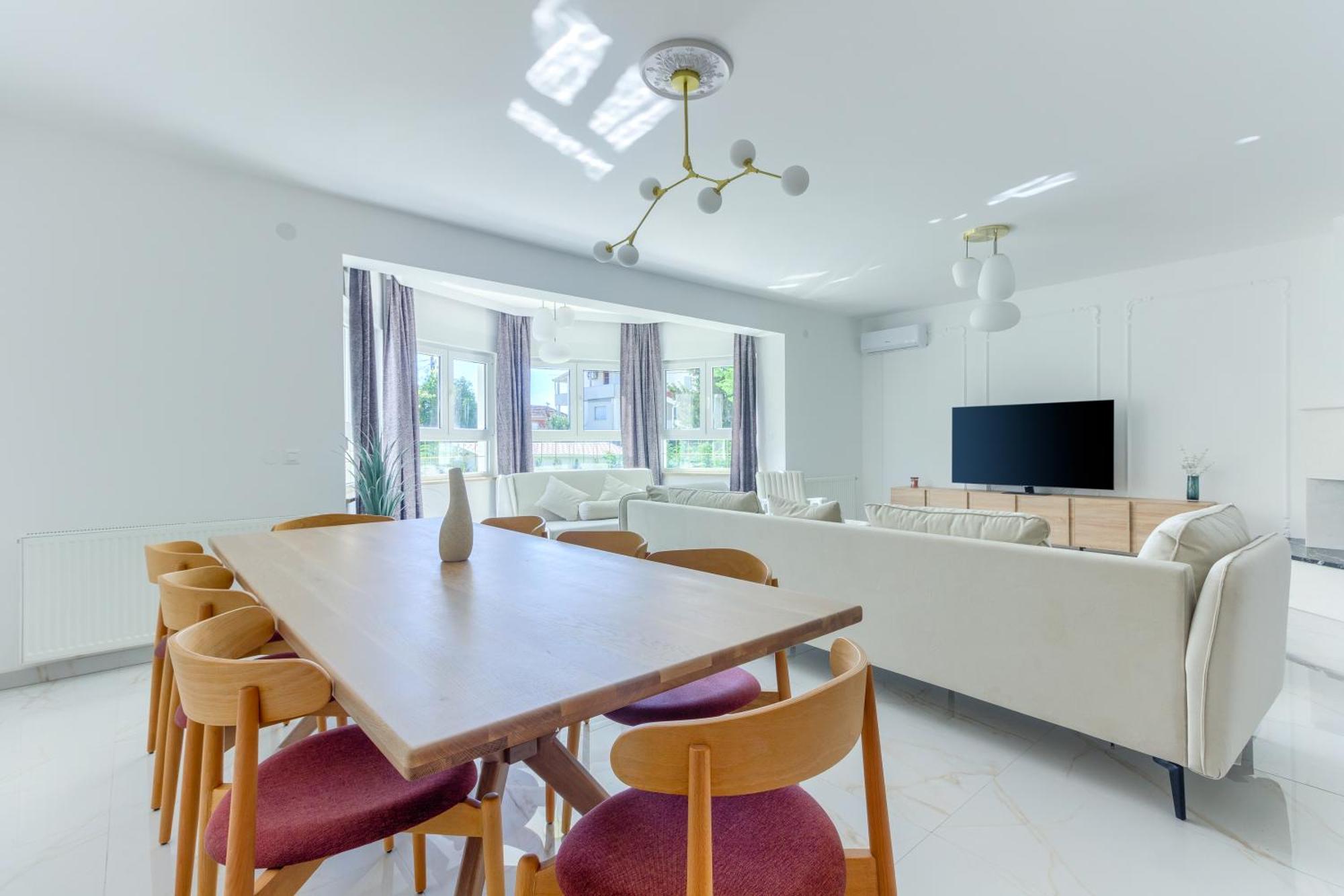 Villa Danica With Heated Pool And Jacuzzi
