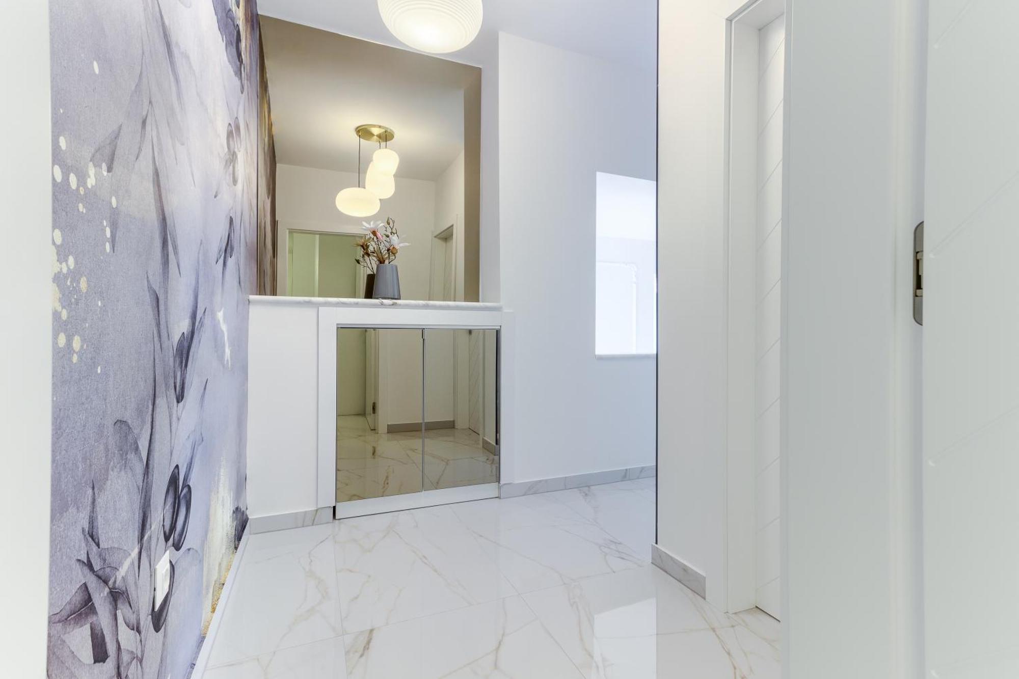 Danica With Heated Pool And Jacuzzi Villa *