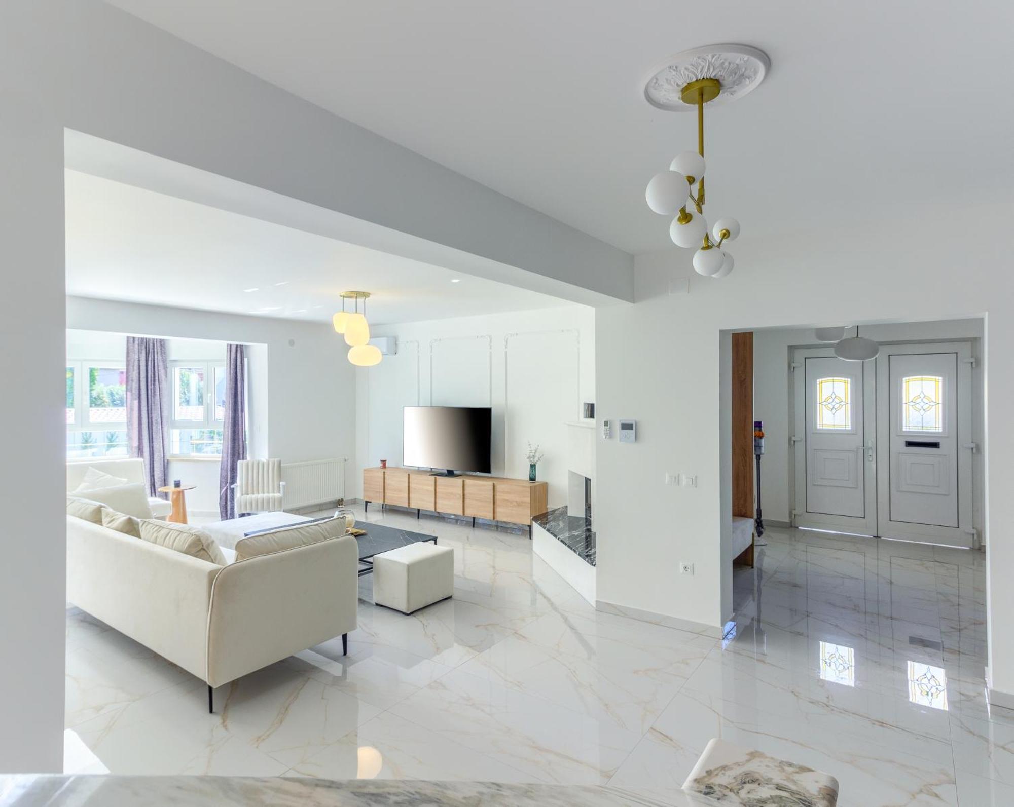 Danica With Heated Pool And Jacuzzi *