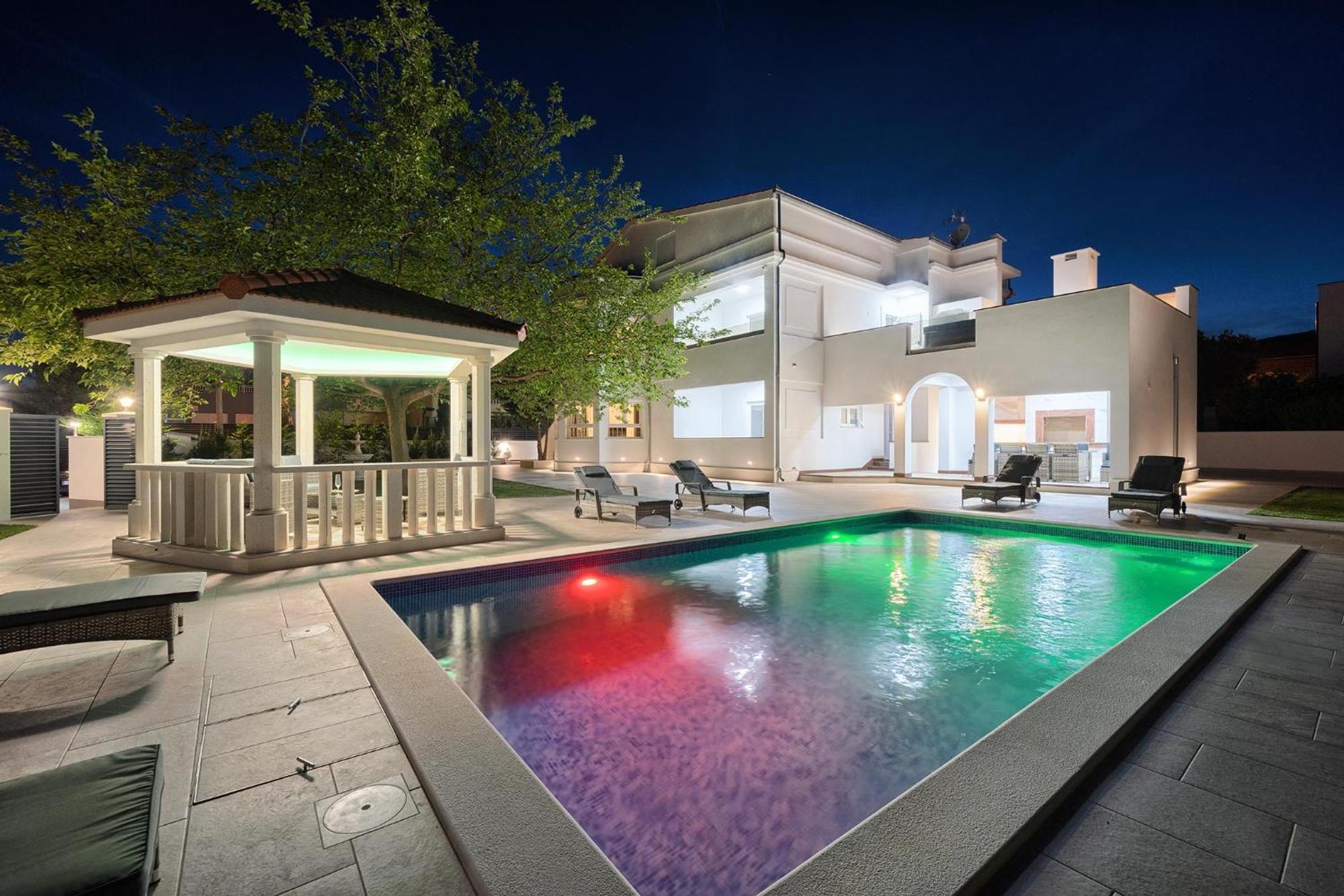 Danica With Heated Pool And Jacuzzi * Kastela